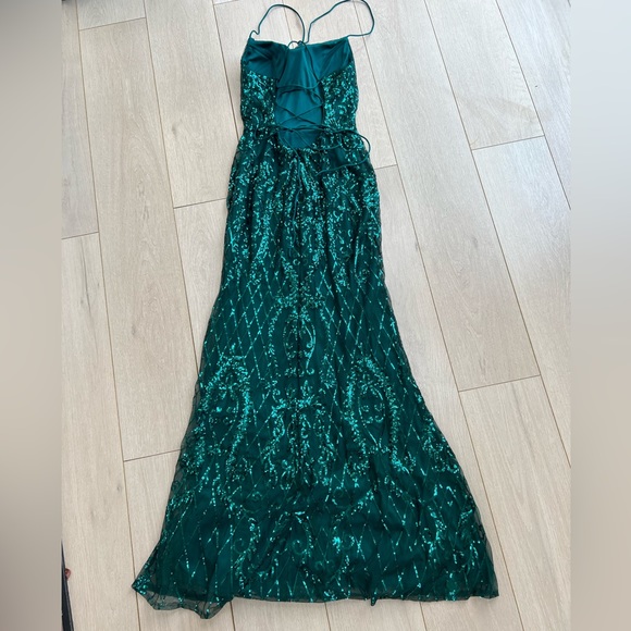 Absolutely stunning prom/ball gown - Picture 4 of 9